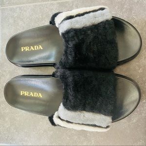 ❣️BNWT❣️PRADA sandals